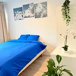 10 Mins To Center, Free Parking Apartment Helsinki