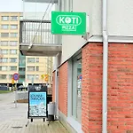 10 Mins To Center, Free Parking Apartment *