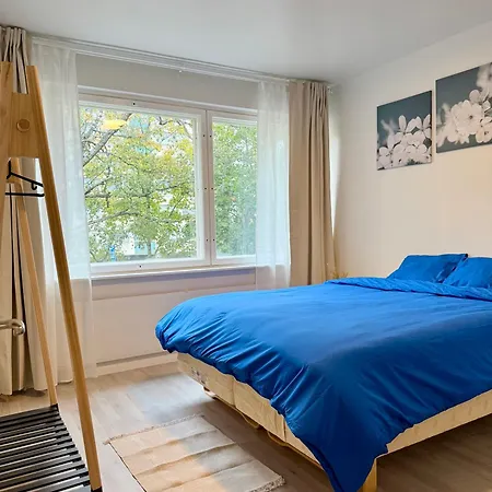 10 Mins To Center, Free Parking Apartment *