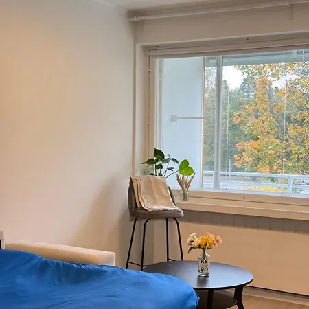 10 Mins To Center, Free Parking Apartment