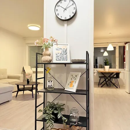 10 Mins To Center, Free Parking Apartment *